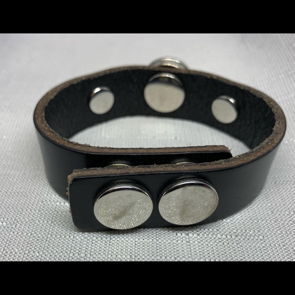 🏈Chiefs Leather 3 Charm Snap Button Bracelet - Picture 2 of 3